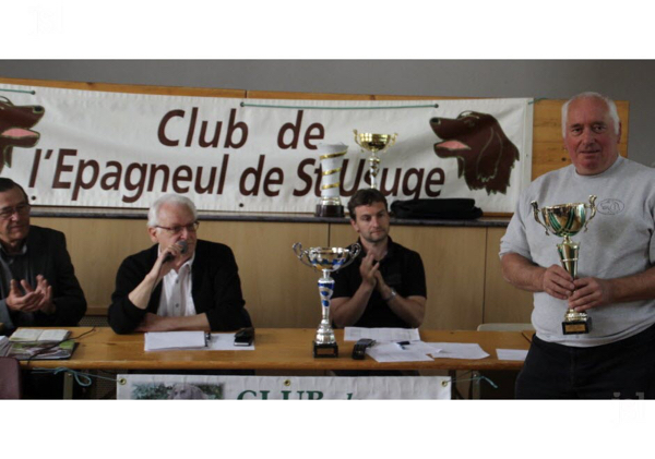 jean-claude-dumoulin-a-obtenu-une-recompense-pour-le-travail-realise-avec-bahia-et-emeraude-de-la-riviere-du-nant-photo-jean-marc-chevassus-1492455409